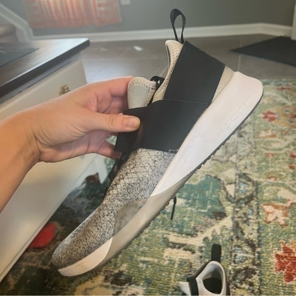 White and black Nike Zoom athletic shoes main image 5
